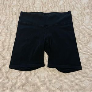 Aritzia tna biker shorts